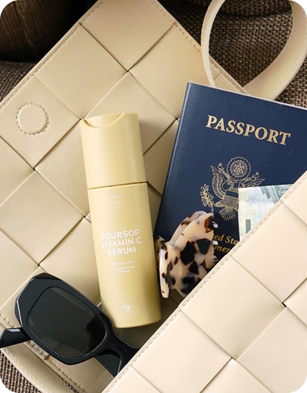 Passaporte e acessorios de viagem representando mobilidade internacional