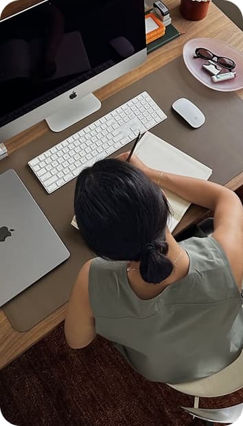 Pessoa estudando inglês online